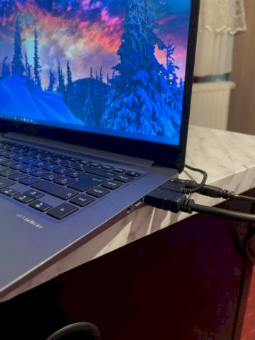 ASUS VIVOBOOK INTEL i5 SSD